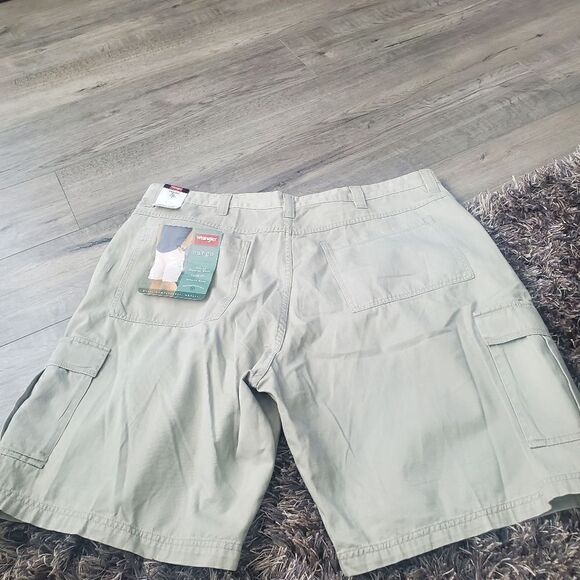 Wrangler Mens Big & Tall Cargo Shorts 42 - Picture 5 of 6